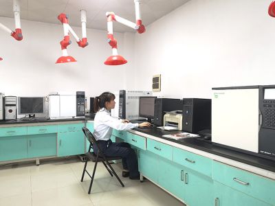 蘭氟公司產品檢測手段先進,檢測設備精良，嚴格按一體化標準體系進行品質管理